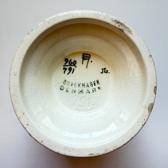 1913 Royal Copenhagen Aluminia Faience Christmas Vase - Picture 5 of 7